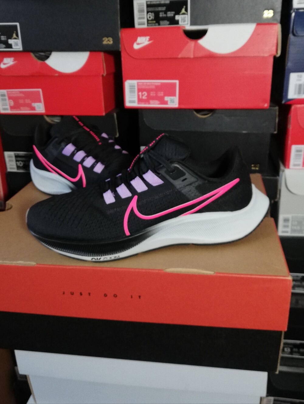 Nike Air Zoom Pegasus 38 women US size 7.5 MINT CONDITION "USED ITEM"